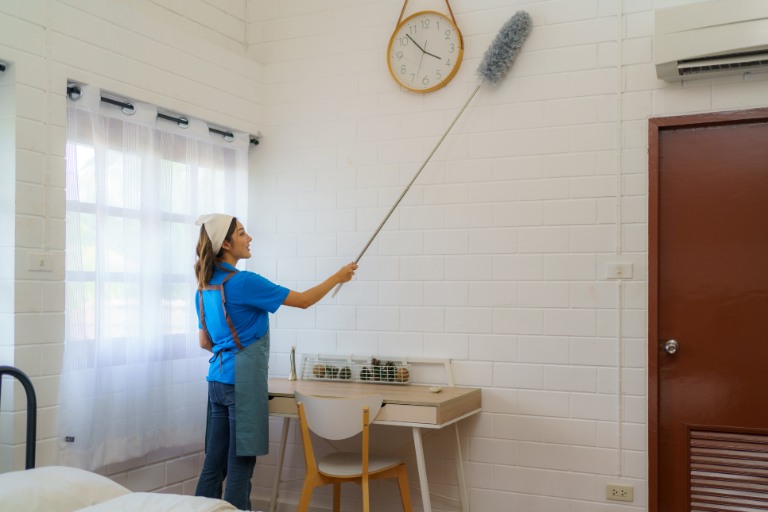 women cleaning